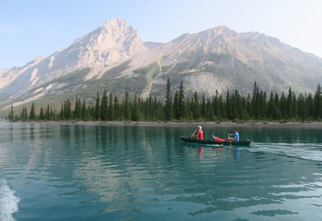 Kanufahrer auf einem Fluss